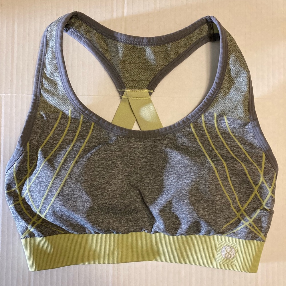 Layer 8 Padded Sports Bra Size Medium